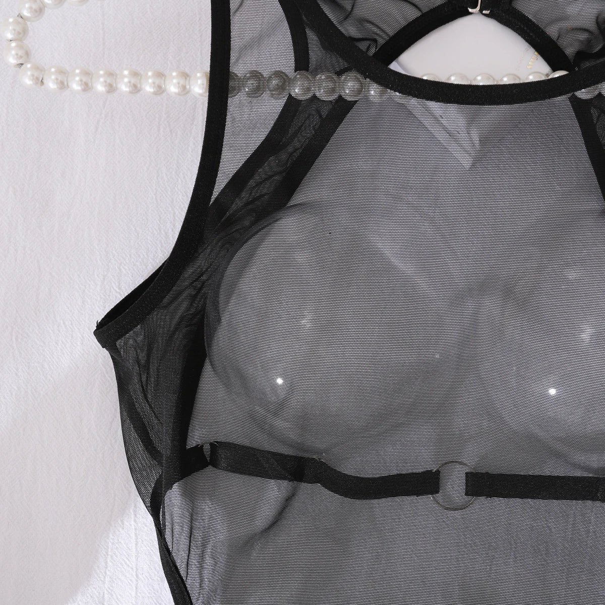 Seduction – przezroczysta sukienka z wycięciami i odkrytymi plecami