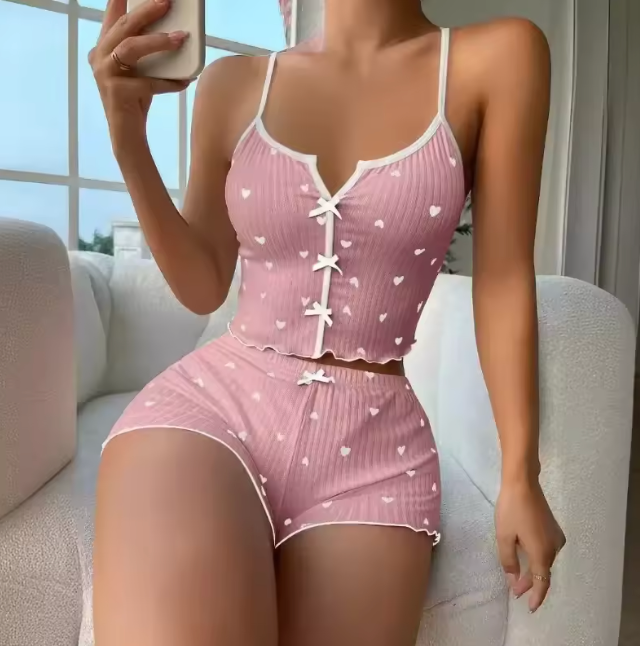 Sweet Hearts – lekka piżama z falbanką i nadrukiem w serca